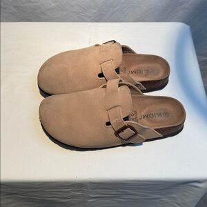 Women's Tan Suede Slippers